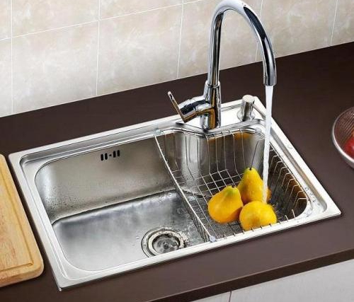 贵港厨房水槽装修设计，单槽还是双槽更方便？